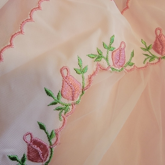 Sheer Pink Embroidered Vintage Robe Size Med. - Picture 5 of 6